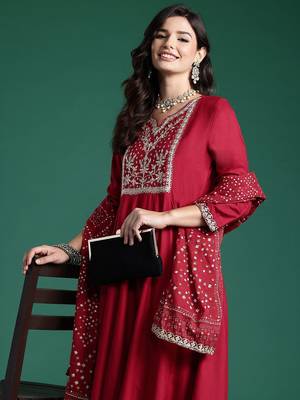 Floral Yoke Design Sequinned Kurta With Trousers & Dupatta 1