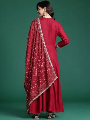Floral Yoke Design Sequinned Kurta With Trousers & Dupatta 7