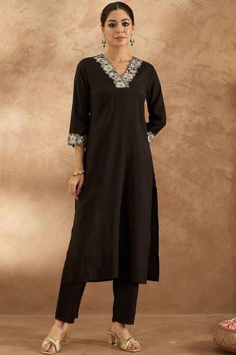 Women Floral Kurta with Trousers