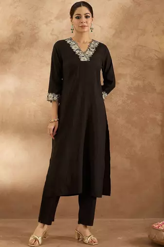 Women Floral Kurta with Trousers