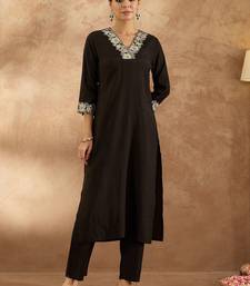 Women Floral Kurta with Trousers