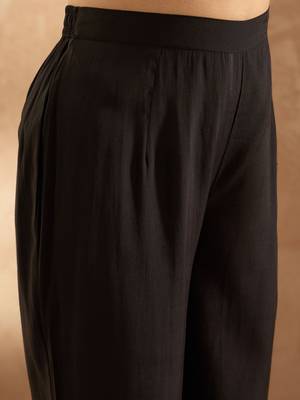 Women Floral Kurta with Trousers 3