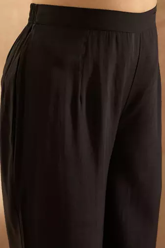Women Floral Kurta with Trousers