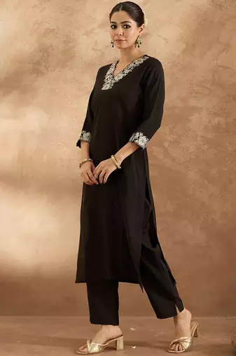 Women Floral Kurta with Trousers