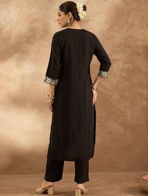 Women Floral Kurta with Trousers 5