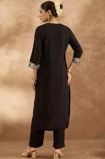 Women Floral Kurta with Trousers