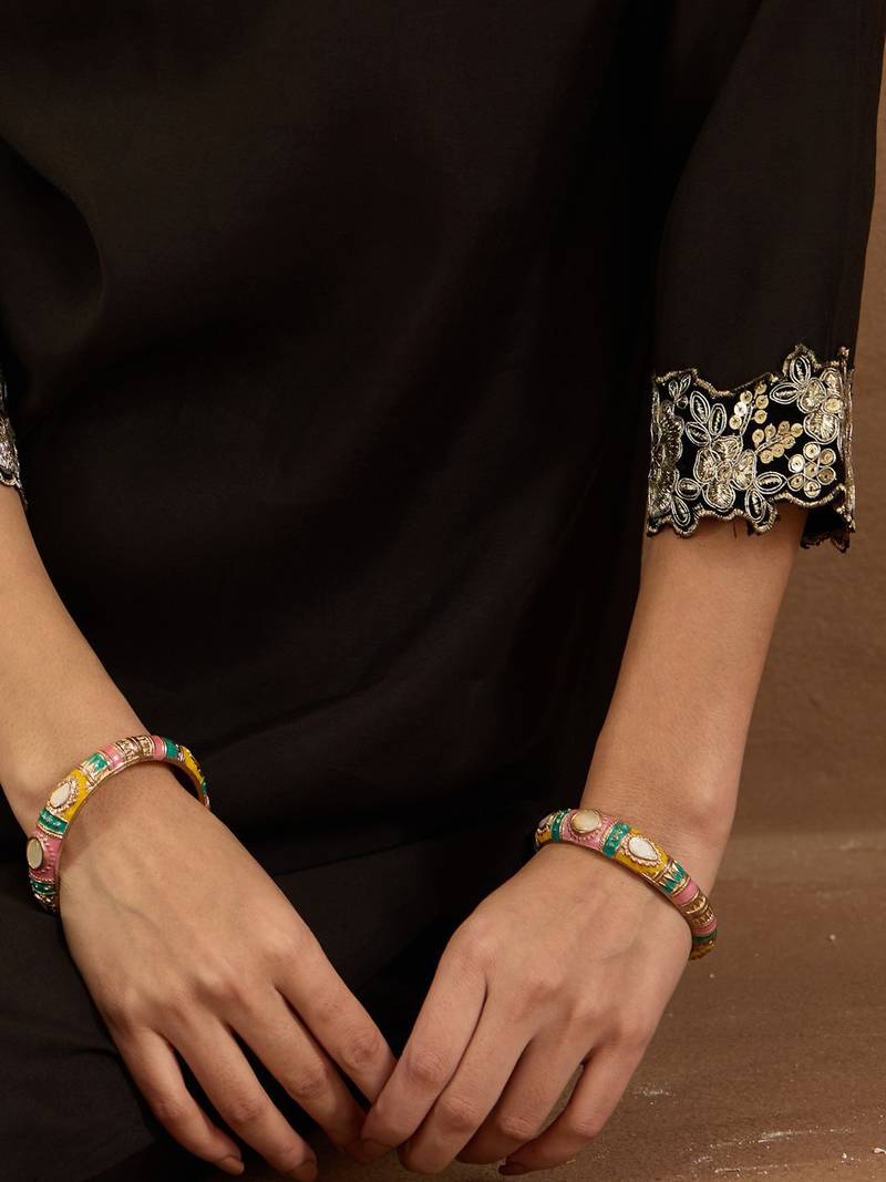 Women Floral Kurta with Trousers
