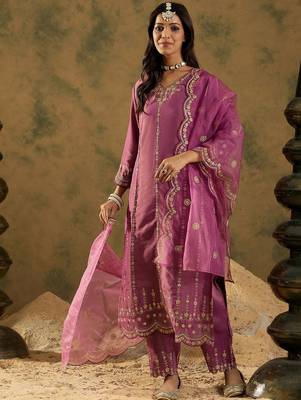 Floral Embroidered Zari Work Detail Regular Slevees V- Neck Silk Blend Kurta Set 1