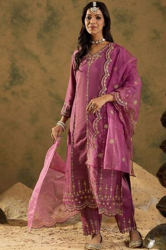 Floral Embroidered Zari Work Detail Regular Slevees V- Neck Silk Blend Kurta Set