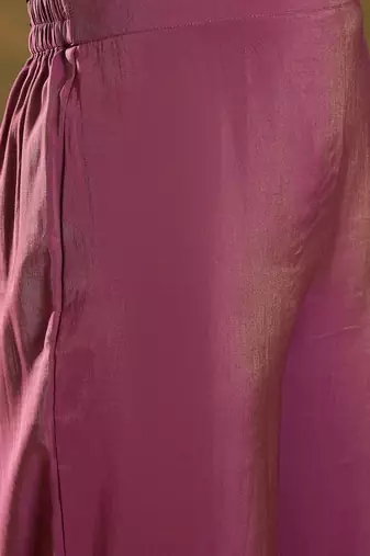 Floral Embroidered Zari Work Detail Regular Slevees V- Neck Silk Blend Kurta Set