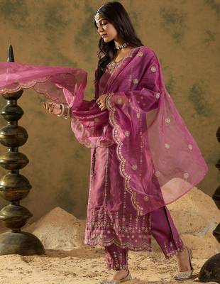 Floral Embroidered Zari Work Detail Regular Slevees V- Neck Silk Blend Kurta Set 5