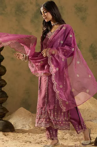 Floral Embroidered Zari Work Detail Regular Slevees V- Neck Silk Blend Kurta Set