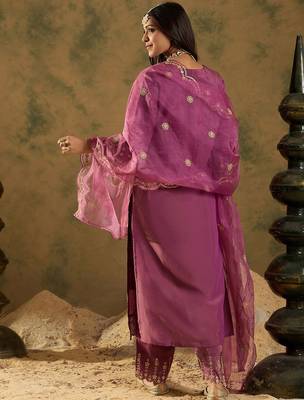 Floral Embroidered Zari Work Detail Regular Slevees V- Neck Silk Blend Kurta Set 6