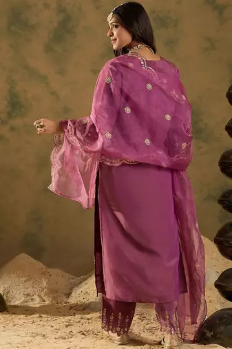 Floral Embroidered Zari Work Detail Regular Slevees V- Neck Silk Blend Kurta Set