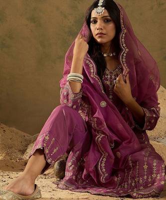 Floral Embroidered Zari Work Detail Regular Slevees V- Neck Silk Blend Kurta Set 7