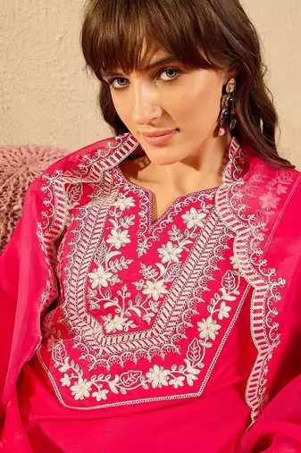 Women Floral Embroidered Regular Thread Work Liva Kurta with Trousers & With Dupatta