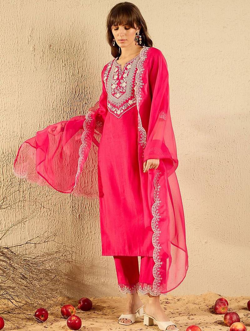 Women Floral Embroidered Regular Thread Work Liva Kurta with Trousers & With Dupatta