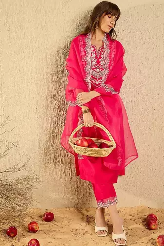 Women Floral Embroidered Regular Thread Work Liva Kurta with Trousers & With Dupatta