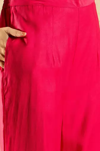 Women Floral Embroidered Regular Thread Work Liva Kurta with Trousers & With Dupatta