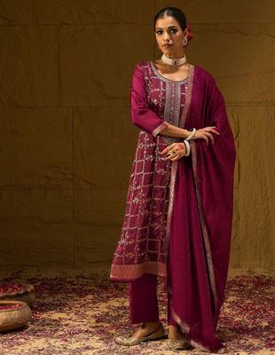Floral Embroidered Jacquard Straight Kurta With Trousers & Dupatta 1