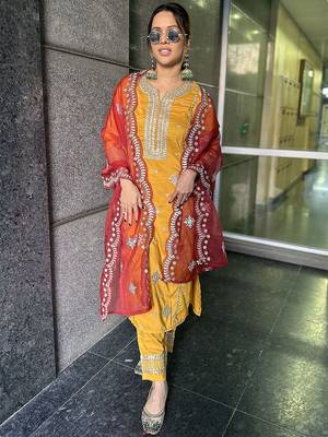 Ethnic Motifs Embroidered Gotta Patti Kurta with Trousers & Dupatta 2