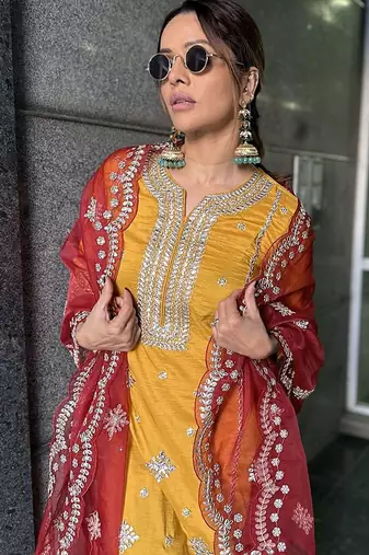 Ethnic Motifs Embroidered Gotta Patti Kurta with Trousers & Dupatta