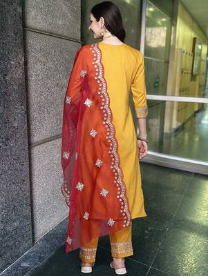 Ethnic Motifs Embroidered Gotta Patti Kurta with Trousers & Dupatta 6