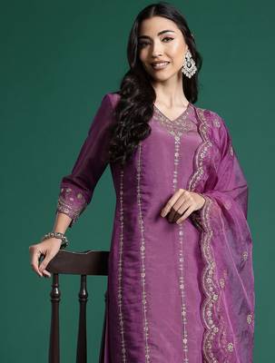 Floral Embroidered Kurta With Trousers & Dupatta 1