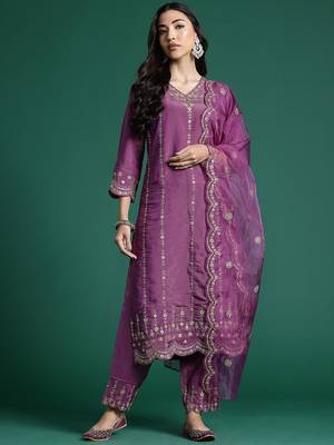 Floral Embroidered Kurta With Trousers & Dupatta 4