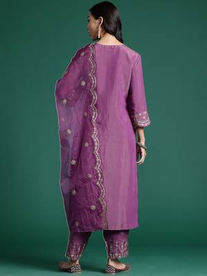 Floral Embroidered Kurta With Trousers & Dupatta 6