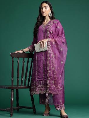 Floral Embroidered Kurta With Trousers & Dupatta 7