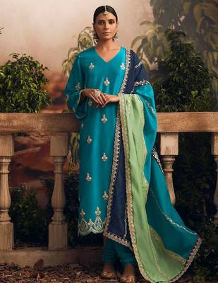 Women Ethnic Motifs Embroidered Regular Sequinned Kurta with Trousers set 5