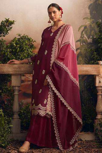 Women Floral Embroidered Regular Sequinned Kurta with Trousers & With Dupatta