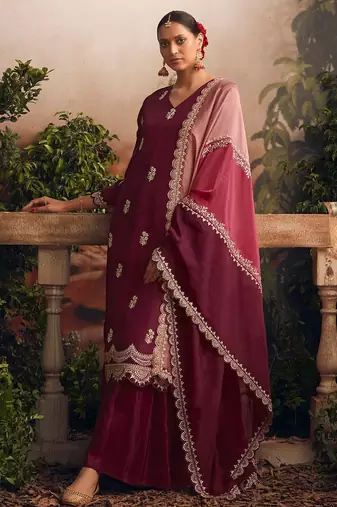 Women Floral Embroidered Regular Sequinned Kurta with Trousers & With Dupatta