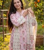 Women Floral Printed Regular Beads and Stones Pure Cotton Kurta with Trousers & With Dupatta