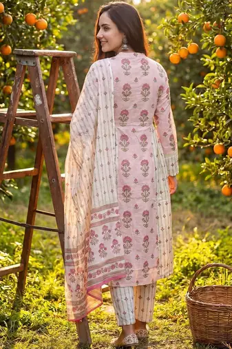 Women Floral Printed Regular Beads and Stones Pure Cotton Kurta with Trousers & With Dupatta