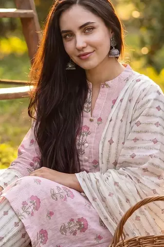 Women Floral Printed Regular Beads and Stones Pure Cotton Kurta with Trousers & With Dupatta
