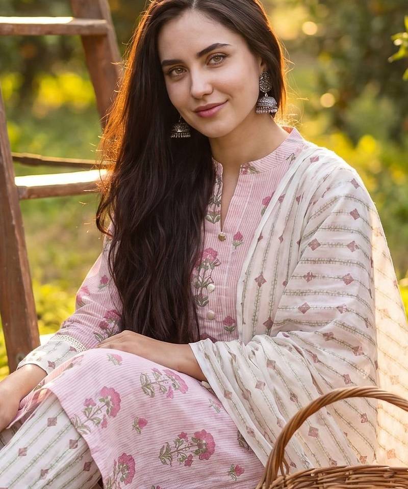 Women Floral Printed Regular Beads and Stones Pure Cotton Kurta with Trousers & With Dupatta