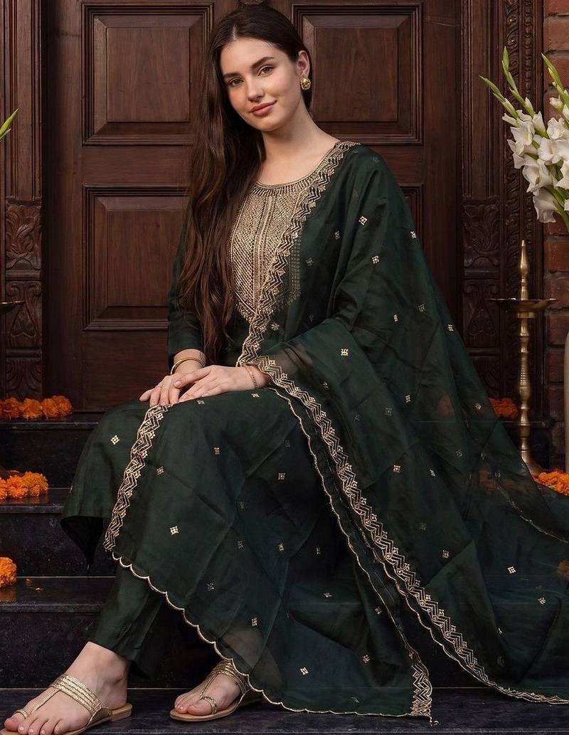 Women Ethnic Motifs Embroidered Regular Kurta with Trousers & With Dupatta