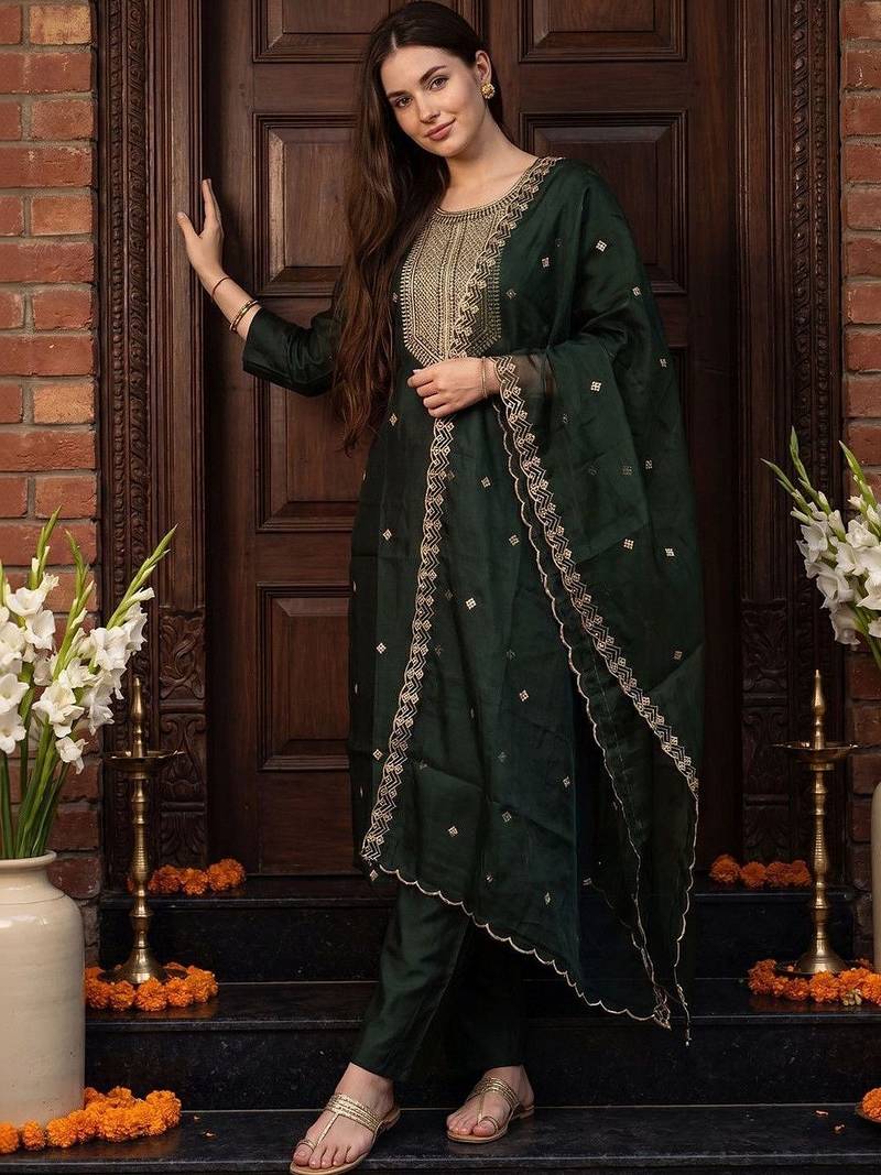 Women Ethnic Motifs Embroidered Regular Kurta with Trousers & With Dupatta