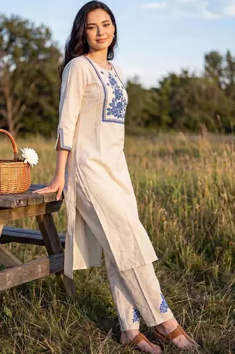 Women Floral Embroidered Regular Thread Work Pure Cotton Kurta with Trousers