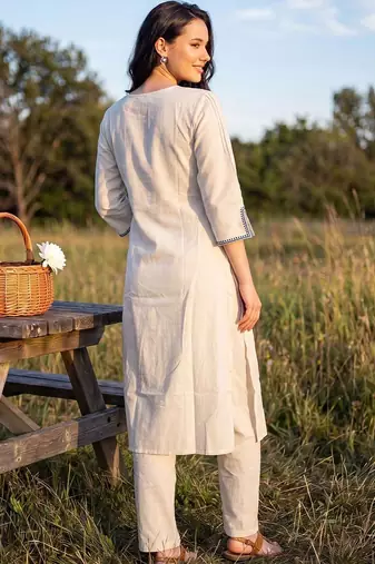 Women Floral Embroidered Regular Thread Work Pure Cotton Kurta with Trousers