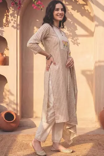 Women Printed Regular Thread Work Pure Cotton Kurta with Trousers & With Dupatta