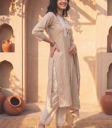 Women Printed Regular Thread Work Pure Cotton Kurta with Trousers & With Dupatta