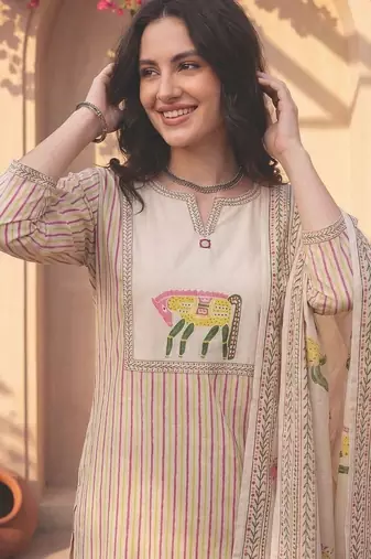 Women Printed Regular Thread Work Pure Cotton Kurta with Trousers & With Dupatta