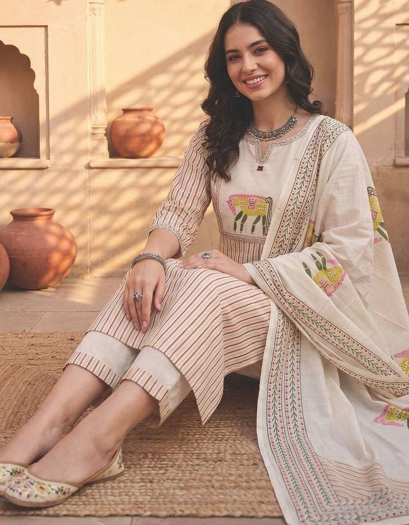 Women Printed Regular Thread Work Pure Cotton Kurta with Trousers & With Dupatta
