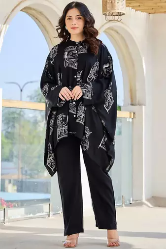 Women Geometric Printed Mandarin Collar Regular Kaftan Kurta with Trousers