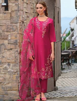 Women Floral Embroidered Kurta with Trousers & Dupatta 1
