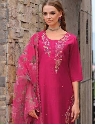 Women Floral Embroidered Kurta with Trousers & Dupatta 2