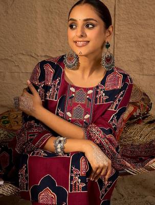 Women Ethnic Motifs Printed Pure Cotton Kurta Trousers & With Dupatta Kurta Sets 2